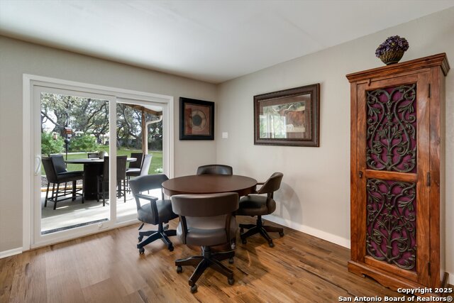 Listing photo id 13 for 14310 Oak Shadows