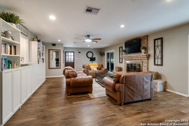 Listing photo id 14 for 14310 Oak Shadows