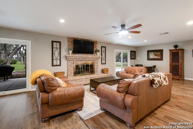 Listing photo id 16 for 14310 Oak Shadows