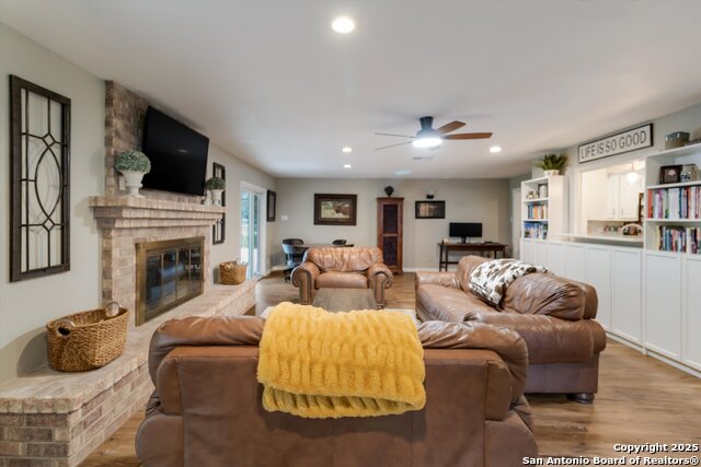 Listing photo id 17 for 14310 Oak Shadows