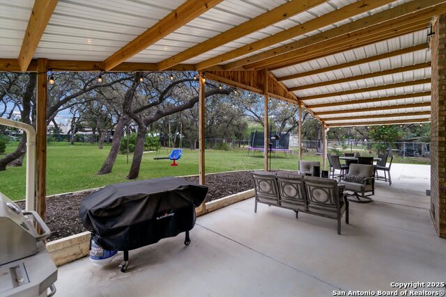 Listing photo id 30 for 14310 Oak Shadows