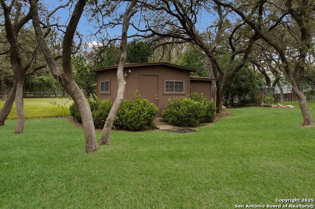 Listing photo id 32 for 14310 Oak Shadows