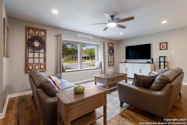 Listing photo id 4 for 14310 Oak Shadows