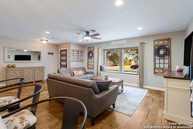 Listing photo id 5 for 14310 Oak Shadows