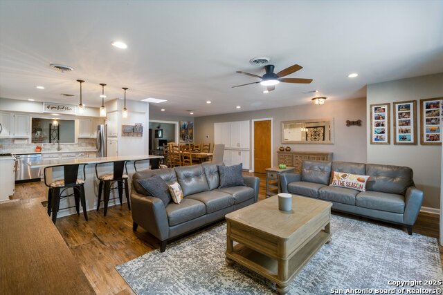 Listing photo id 6 for 14310 Oak Shadows