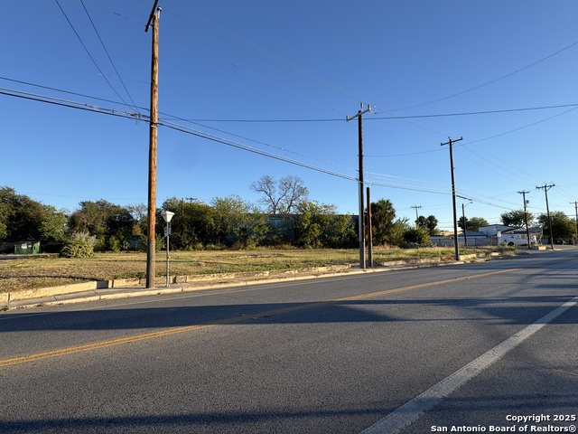 Image 5 of 9 For 407 Castroville