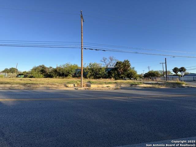 Image 7 of 9 For 407 Castroville