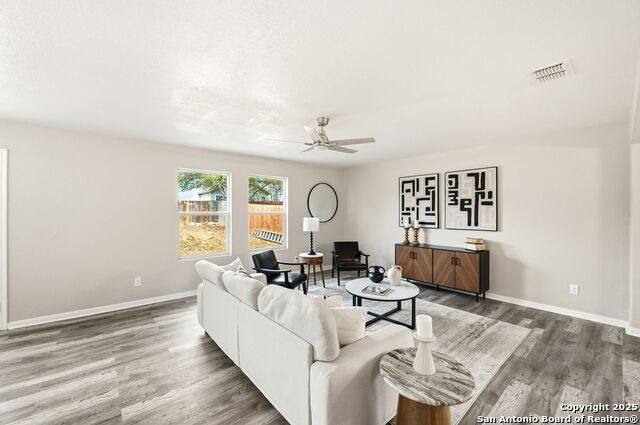 Image 11 of 41 For 10335 Royal Estate