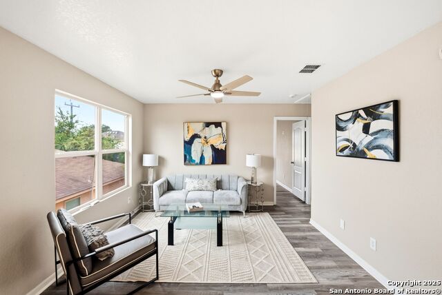 Image 18 of 41 For 10335 Royal Estate