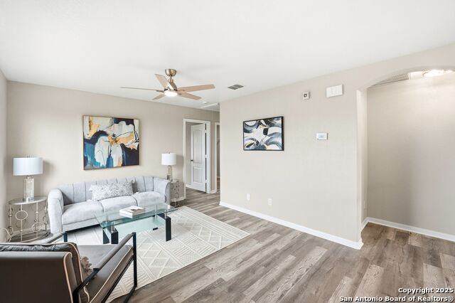 Image 19 of 41 For 10335 Royal Estate