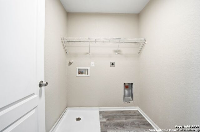 Image 21 of 41 For 10335 Royal Estate