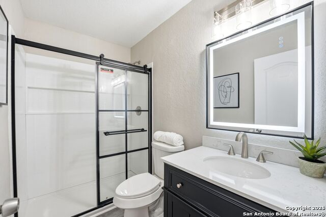 Image 22 of 41 For 10335 Royal Estate