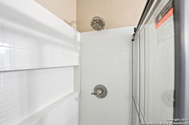 Image 23 of 41 For 10335 Royal Estate