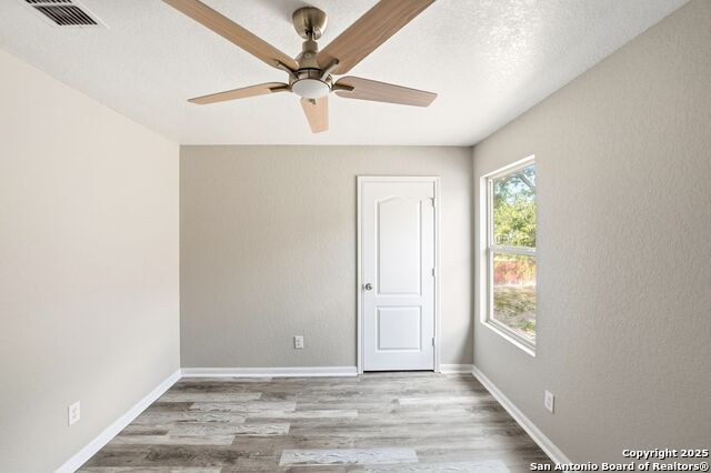 Image 26 of 41 For 10335 Royal Estate