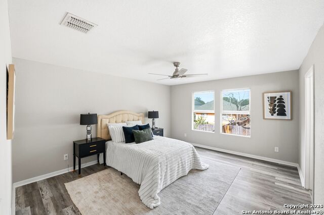 Image 28 of 41 For 10335 Royal Estate