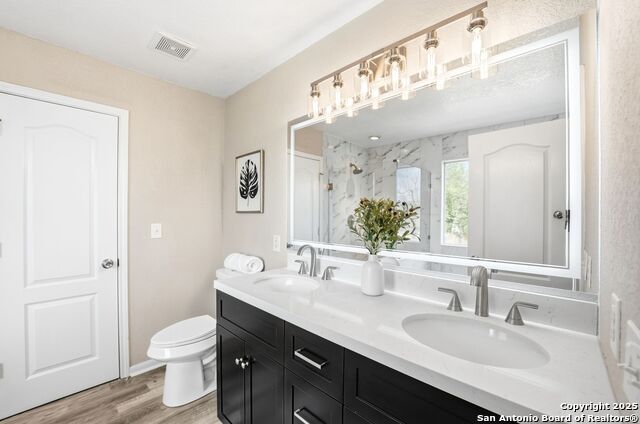 Image 31 of 41 For 10335 Royal Estate