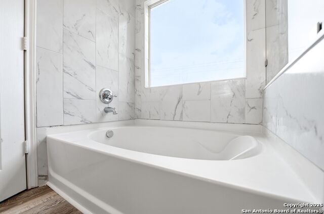 Image 32 of 41 For 10335 Royal Estate