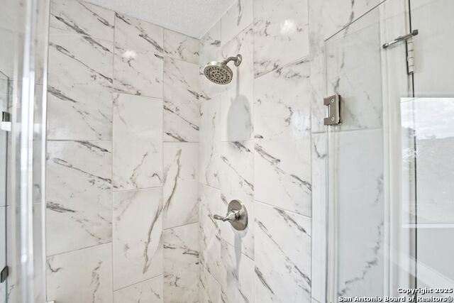 Image 33 of 41 For 10335 Royal Estate