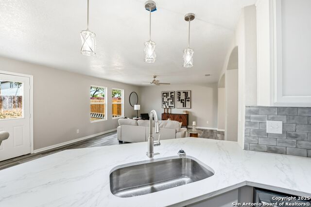 Image 6 of 41 For 10335 Royal Estate