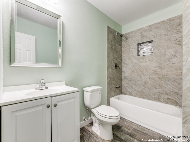 Image 22 of 27 For 3223 Travis W