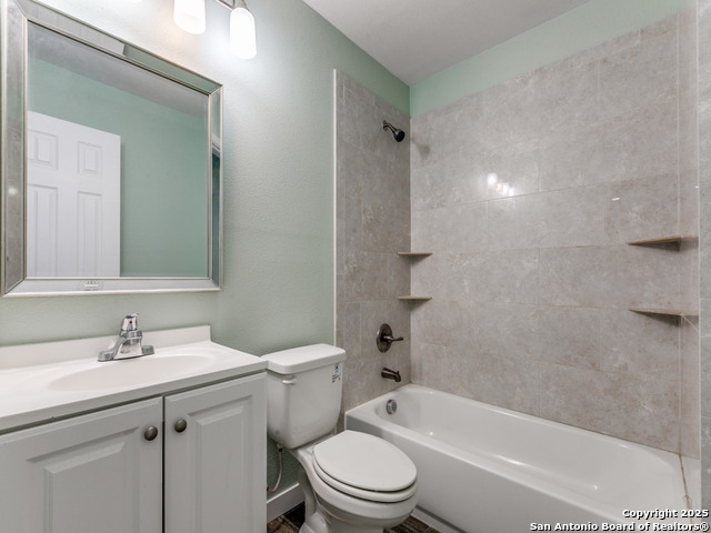 Image 26 of 27 For 3223 Travis W