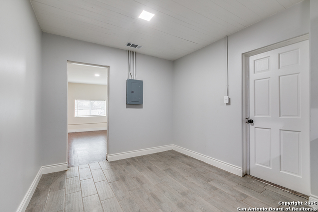 Image 19 of 25 For 4211 Boxwood Rd