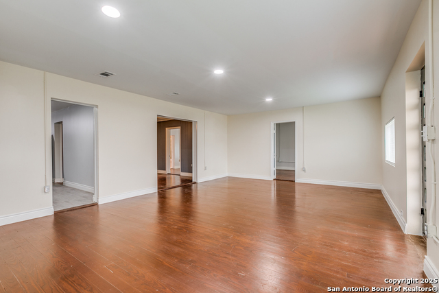 Image 7 of 25 For 4211 Boxwood Rd