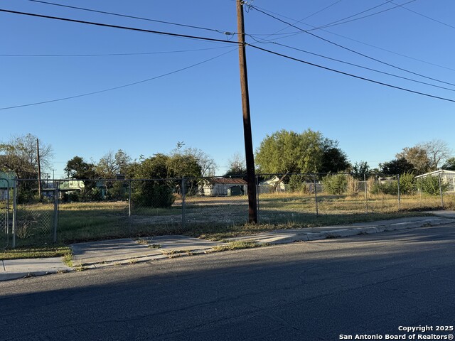 Image 2 of 5 For 134 Gentry  