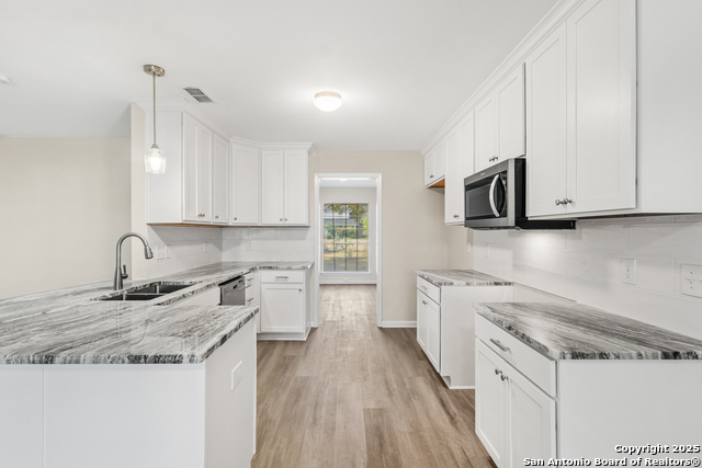 Listing photo id 11 for 6041 Trone Trail