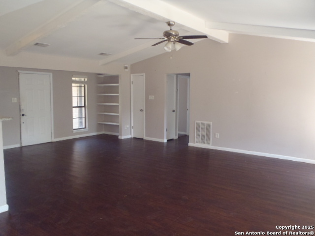 Image 10 of 26 For 923 Springhill Dr