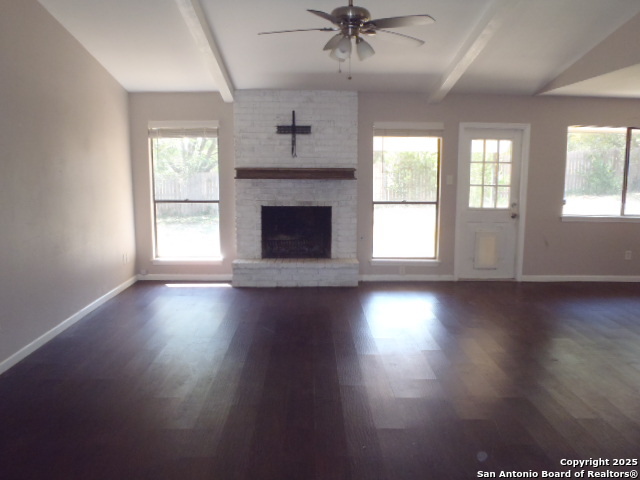 Image 11 of 26 For 923 Springhill Dr