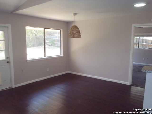 Image 12 of 26 For 923 Springhill Dr