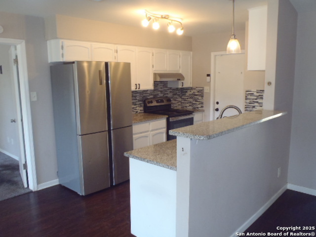 Image 13 of 26 For 923 Springhill Dr