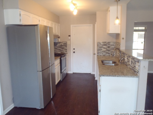 Image 14 of 26 For 923 Springhill Dr