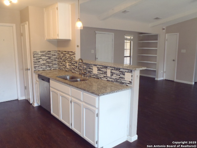 Image 15 of 26 For 923 Springhill Dr