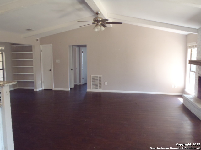 Image 16 of 26 For 923 Springhill Dr