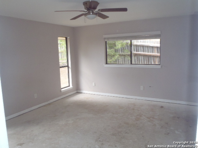 Image 17 of 26 For 923 Springhill Dr