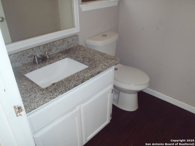 Image 18 of 26 For 923 Springhill Dr