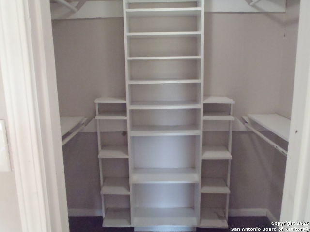 Image 21 of 26 For 923 Springhill Dr