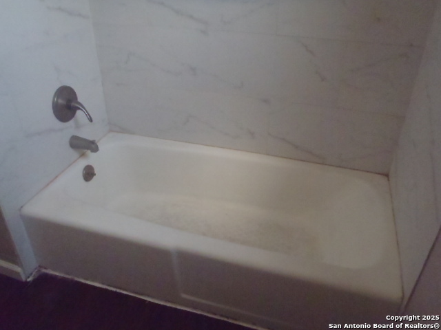 Image 25 of 26 For 923 Springhill Dr