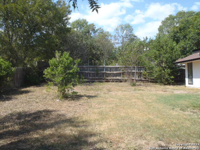 Image 4 of 26 For 923 Springhill Dr