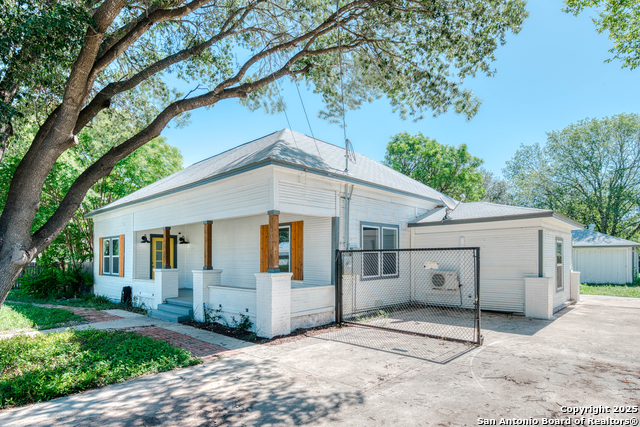 Details for 1301 Avenue K, Hondo, TX 78861