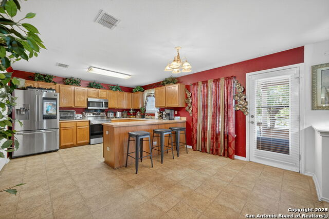 Listing photo id 9 for 8034 Shumard Oak