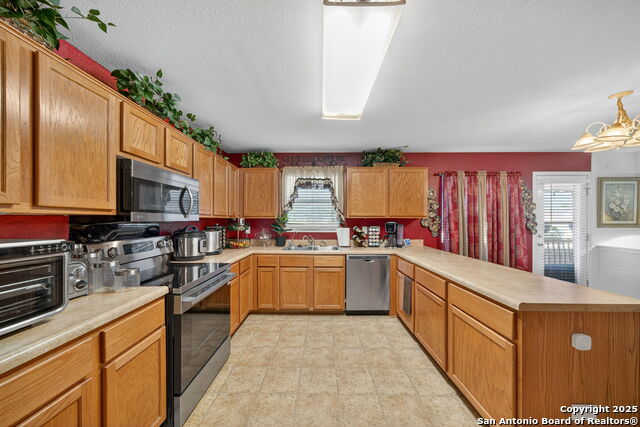 Listing photo id 12 for 8034 Shumard Oak