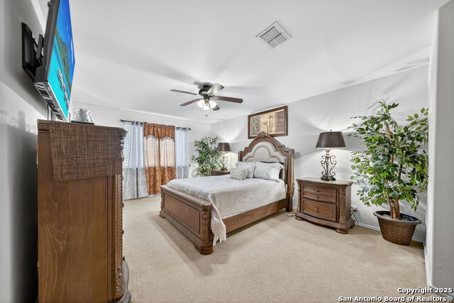 Listing photo id 13 for 8034 Shumard Oak