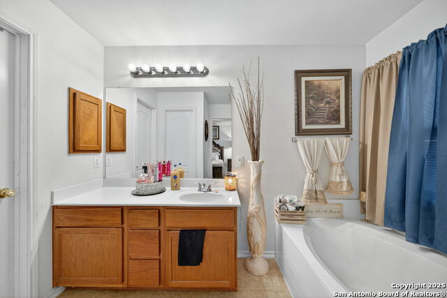 Listing photo id 15 for 8034 Shumard Oak