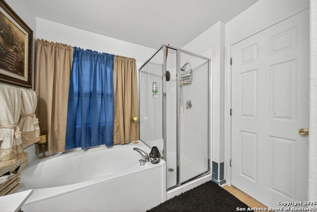 Listing photo id 16 for 8034 Shumard Oak