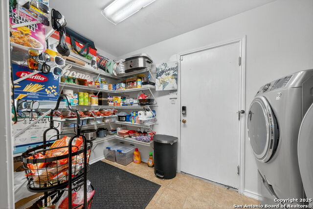 Listing photo id 21 for 8034 Shumard Oak