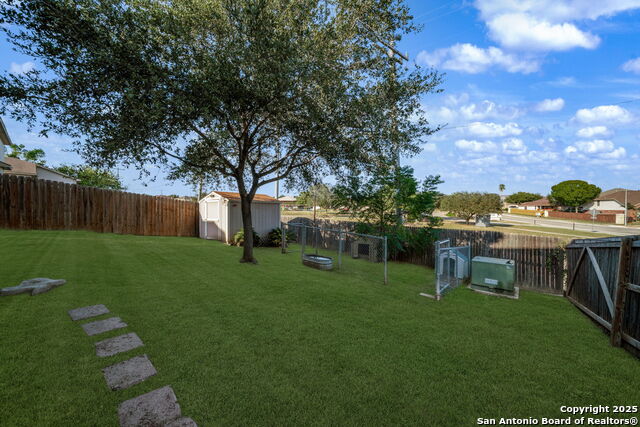 Listing photo id 25 for 8034 Shumard Oak