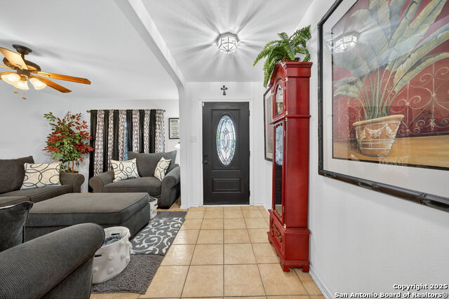 Listing photo id 2 for 8034 Shumard Oak